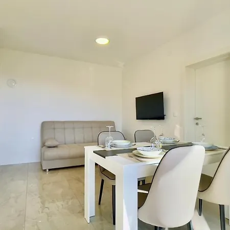 Sunflower Apartment